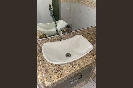 Apartamento à venda com 76m², 2 quartos e 1 vagaBanheiro Social