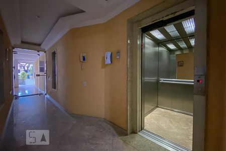 Apartamento à venda com 76m², 2 quartos e 1 vagaPortaria