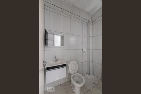 Banheiro Social de casa para alugar com 1 quarto, 30m² em Penha de França, São Paulo