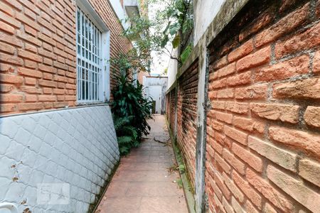 Casa para alugar com 450m², 5 quartos e 1 vaga Casa para alugar com 450m², 5 quartos e 1 vagaCorredor externo