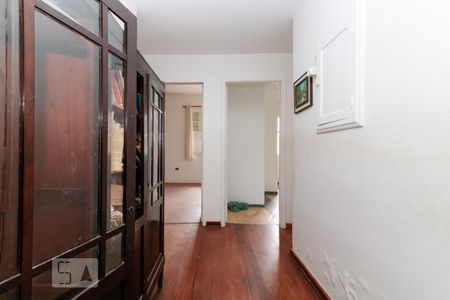 Casa para alugar com 450m², 5 quartos e 1 vaga Casa para alugar com 450m², 5 quartos e 1 vagaCorredor