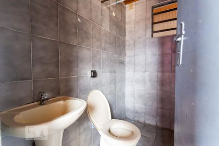 Banheiro de casa para alugar com 1 quarto, 55m² em Jardim Roberto, Osasco