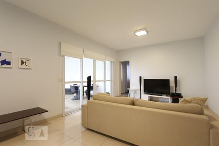 Sala de tv de casa de condomínio para alugar com 3 quartos, 400m² em Jardim Leonor, São Paulo