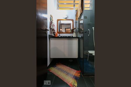 Casa à venda com 170m², 3 quartos e 2 vagasBanheiro