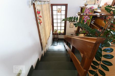 Casa à venda com 170m², 3 quartos e 2 vagasEscada