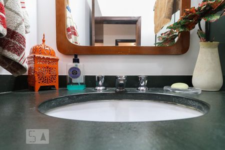 Casa à venda com 170m², 3 quartos e 2 vagasBanheiro