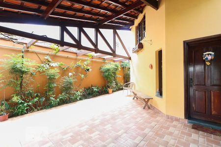 Casa à venda com 170m², 3 quartos e 2 vagasGaragem