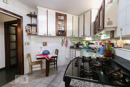 Casa à venda com 170m², 3 quartos e 2 vagasCozinha