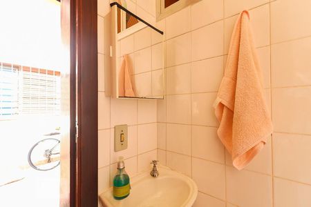 Casa à venda com 170m², 3 quartos e 2 vagasBanheiro de Serviço