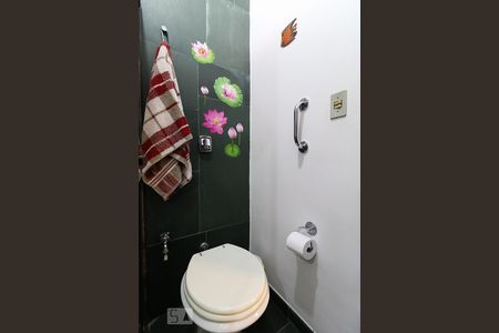 Casa à venda com 170m², 3 quartos e 2 vagasBanheiro