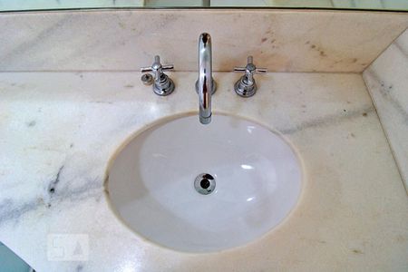 Apartamento para alugar com 58m², 1 quarto e 2 vagas Apartamento para alugar com 58m², 1 quarto e 2 vagasBanheiro da Suíte