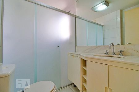 Apartamento para alugar com 58m², 1 quarto e 2 vagas Apartamento para alugar com 58m², 1 quarto e 2 vagasBanheiro da Suíte