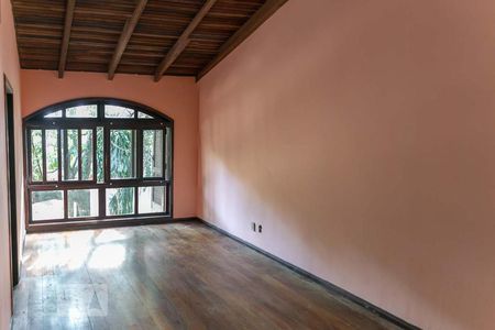 Casa à venda com 320m², 5 quartos e 6 vagasQuarto 1 - Suíte