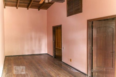 Casa à venda com 320m², 5 quartos e 6 vagasQuarto 1 - Suíte