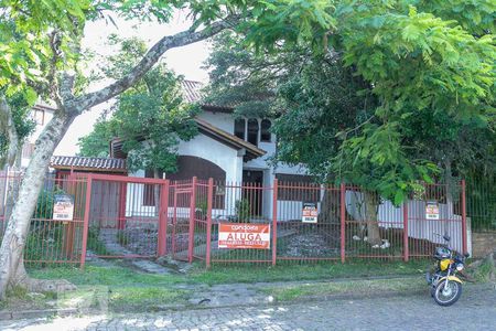 Casa à venda com 320m², 5 quartos e 6 vagasFachada