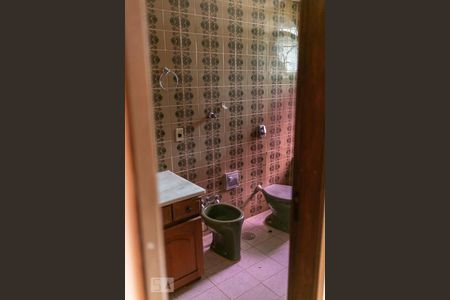 Casa à venda com 320m², 5 quartos e 6 vagasBanheiro da Suíte