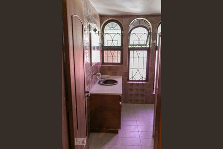 Casa à venda com 320m², 5 quartos e 6 vagasBanheiro do Corredor