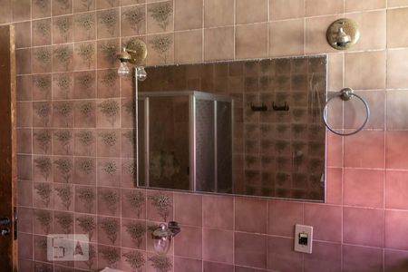 Casa à venda com 320m², 5 quartos e 6 vagasBanheiro do Corredor