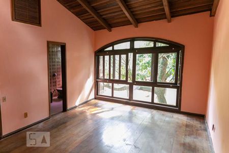 Casa à venda com 320m², 5 quartos e 6 vagasQuarto 1 - Suíte