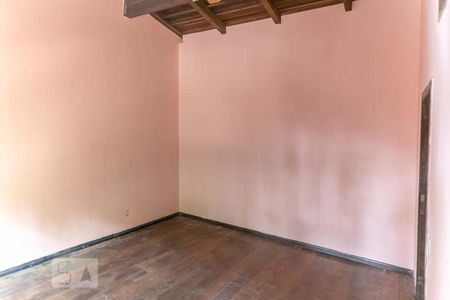 Casa à venda com 320m², 5 quartos e 6 vagasQuarto 1 - Suíte