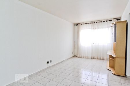Sala de apartamento para alugar com 2 quartos, 70m² em Vila Mangalot, São Paulo