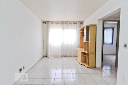 Sala de apartamento para alugar com 2 quartos, 70m² em Vila Mangalot, São Paulo
