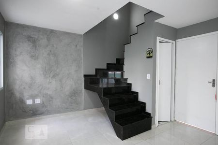 Sala de casa de condomínio à venda com 2 quartos, 113m² em Jardim Liderança, São Paulo