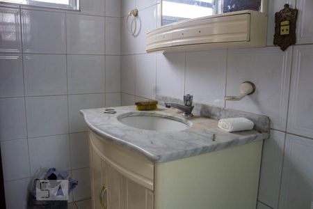 Casa à venda com 130m², 2 quartos e 2 vagasBanheiro Suíte 1