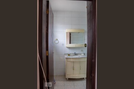 Casa à venda com 130m², 2 quartos e 2 vagasBanheiro Suíte 1