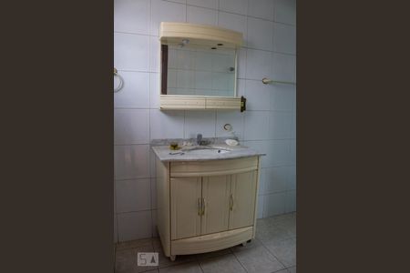 Casa à venda com 130m², 2 quartos e 2 vagasBanheiro Suíte 1