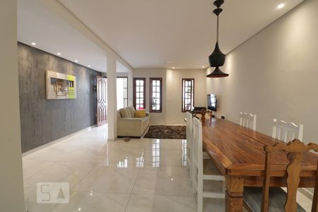 Casa à venda com 155m², 3 quartos e 4 vagasSala