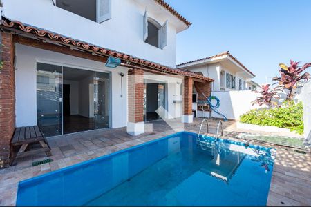 Casa para alugar com 230m², 4 quartos e 2 vagasPiscina