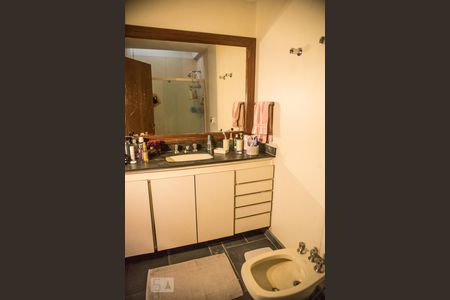 Casa para alugar com 300m², 3 quartos e 2 vagasBanheiro 1