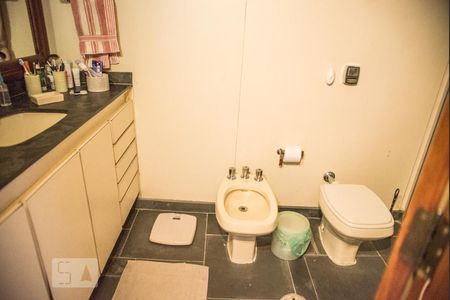 Casa para alugar com 300m², 3 quartos e 2 vagasBanheiro 1