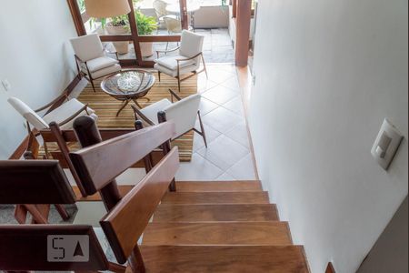 Acesso piso inferior de casa à venda com 3 quartos, 300m² em Paraíso do Morumbi, São Paulo
