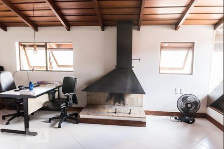 Casa para alugar com 300m², 3 quartos e 2 vagasSótão