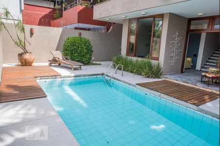 Casa para alugar com 300m², 3 quartos e 2 vagasPiscina