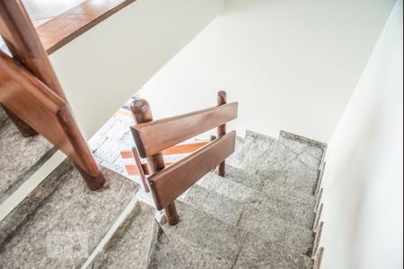 Casa para alugar com 300m², 3 quartos e 2 vagasEscada de Acesso piscina