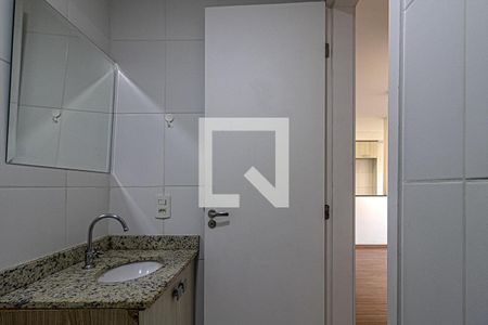 banheiro social_4 de apartamento para alugar com 2 quartos, 51m² em Jardim Santa Emília, São Paulo