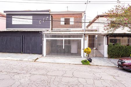 Casa à venda com 200m², 3 quartos e 2 vagas Casa à venda com 200m², 3 quartos e 2 vagasFachada