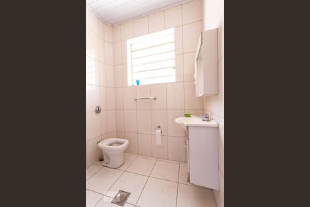 Casa à venda com 200m², 3 quartos e 2 vagas Casa à venda com 200m², 3 quartos e 2 vagasBanheiro