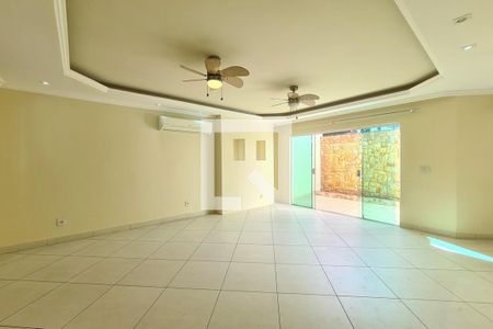 Sala de casa para alugar com 3 quartos, 132m² em Todos Os Santos, Rio de Janeiro