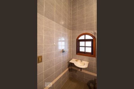 Casa à venda com 359m², 5 quartos e 4 vagasLavabo da Suíte 2