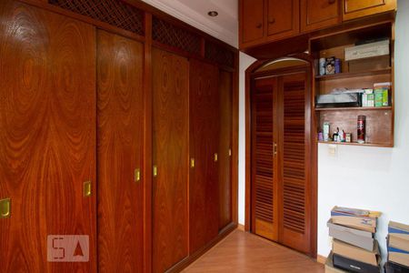 Casa à venda com 359m², 5 quartos e 4 vagasCloset da Suíte 1