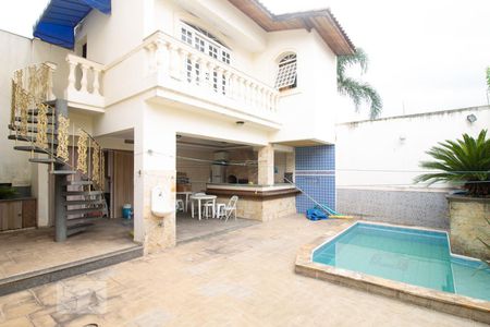 Casa à venda com 359m², 5 quartos e 4 vagasÁrea Externa - Piscina