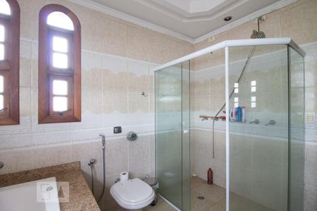 Casa à venda com 359m², 5 quartos e 4 vagasBanheiro da Suíte 1