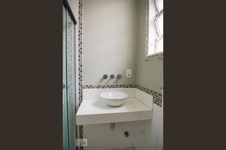 Banheiro da Suíte de kitnet/studio para alugar com 1 quarto, 36m² em Copacabana, Rio de Janeiro