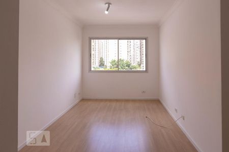 Sala de apartamento para alugar com 3 quartos, 80m² em Moema, São Paulo
