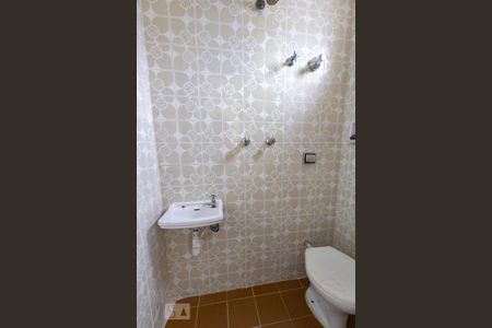Banheiro de Serviço de apartamento para alugar com 3 quartos, 80m² em Moema, São Paulo