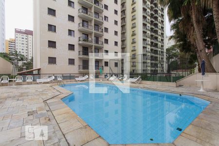 Apartamento à venda com 281m², 3 quartos e 3 vagas Apartamento à venda com 281m², 3 quartos e 3 vagasÁrea comum - Piscina